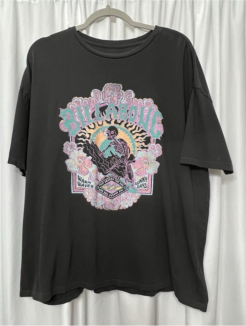 Billabong warm waves skeleton oversized tee large